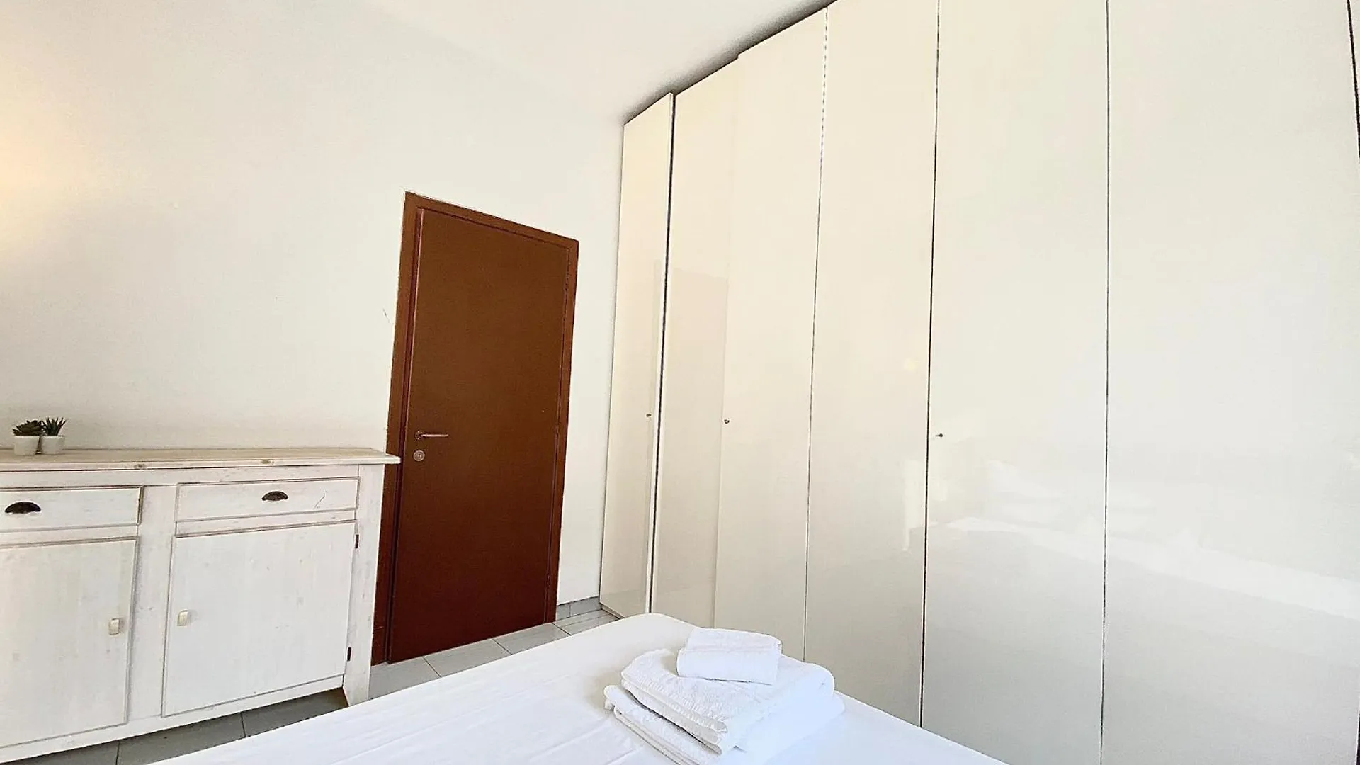 Apartment Metro Blu, Comodo Per Centro Di Milano E Rho Fiera Milano  Milan